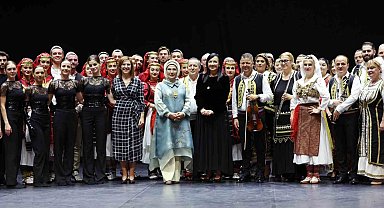 Emine Erdoğan, Tiran'da Ulusal Opera ve Bale Tiyatrosu ile Tugaylar Sarayı'nı ziyaret etti