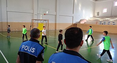 Emniyet güçlerinden çocukların doğru aktivitelerde bulunması için etkinlik