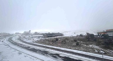 Erciyes'te kar yağışı sürüyor