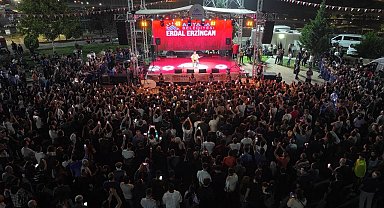 Erdal Erzincan konseri büyük ilgi gördü