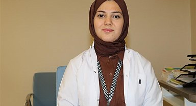 Erkeklerde daha sık görülüyor, 2 ila 5 yaş arasında başlıyor