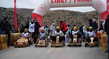 Erzincan'da Formulaz tahta araba yarışları düzenlendi
