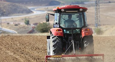 Erzincan'da güzlük hububat ekimleri yapılıyor