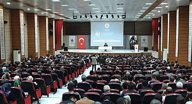 Erzincan'da "Peygamberimiz ve Şahsiyet İnşası" konulu konferans düzenlendi