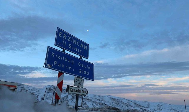 Erzincan'ın yüksek kesimlerinde kar yağışı etkili oldu