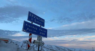 Erzincan'ın yüksek kesimlerinde kar yağışı etkili oldu