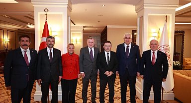 Erzurum heyetinden Bakan Bak'a ziyaret