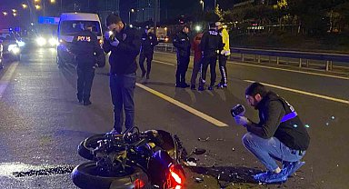 Esenler TEM Otoyolu'nda feci kaza... Motosiklet asfalt yenileme aracına çarptı: 1 ölü