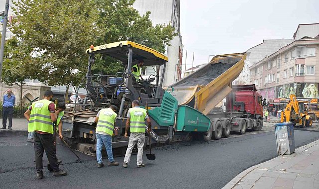 Esenyurt'ta bozuk olan yollar yenileniyor