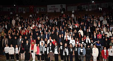 Esenyurt'ta Cumhuriyet Defilesi görsel şölen oluşturdu