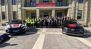 Eskişehir'de emniyet ve jandarma teşkilatına 88 aracın teslimi için tören düzenlendi