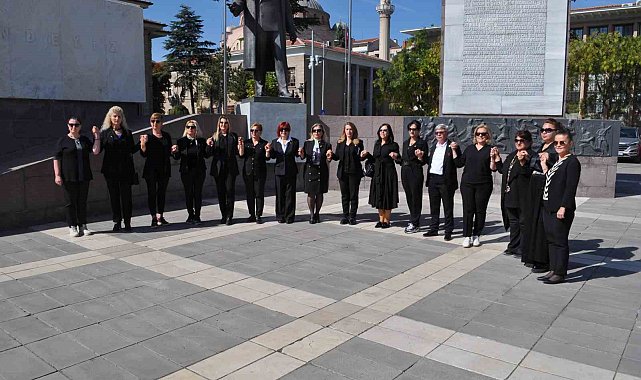 Eskişehirli kadın muhtarlar bir araya gelerek "Kadına ve çocuğa şiddete hayır" dedi