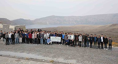 Eskişehirli öğrenciler Türkiye'nin en büyük krater gölünü ziyaret etti