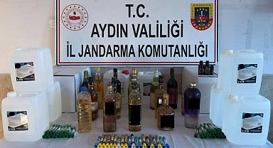 Evde ürettikleri kaçak alkolleri satan şüpheliler yakalandı