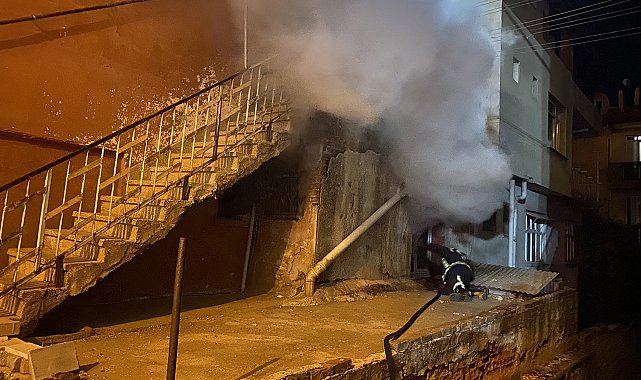 Evin birinci katında çıkan yangın paniğe neden oldu