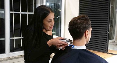 Evini kuaföre çevirdi, yaşadığı şehirde bir ilki başardı