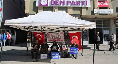 Evlat nöbetindeki annelerden Bahçeli'nin çağrısına destek