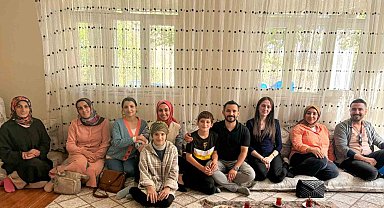 Fedakar öğretmenler köy köy dolaşarak öğrencilerinin okula devamını sağlıyor