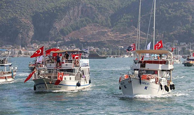 Fethiye'de Cumhuriyet coşkusu denizde de yaşandı