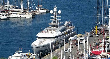 Fethiye'de "Cloudbreak" İsimli Mega Yat 65 Ton Yakıt Aldı