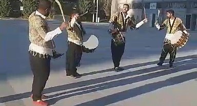 FETÖ elebaşının ölümünü davul-zurna ile kutladılar