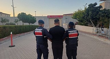 Firari hükümlüler jandarmadan kaçamadı