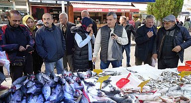 Fırtına dindi, balık tezgahları şenlendi