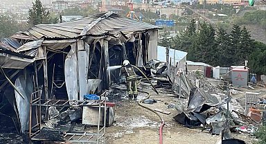 Gaziosmanpaşa'da işçilerin kaldığı konteynerlerde yangın