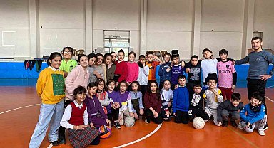 Gediz'de okullarda spor tanıtımı ile gençler spora kazandırılıyor