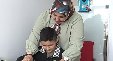 Geliştirdiği rubik küplerle engelli çocukların sosyal hayata katılımına destek sağlıyor