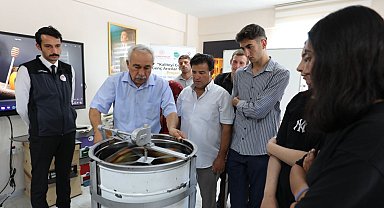 Gençler arıcılıkla istihdama katılıyor