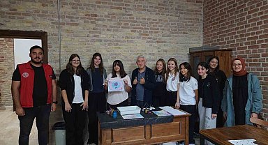 Gençler bu ofiste bir araya geliyor
