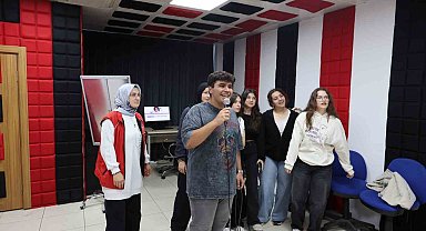Gençlik Merkezi'nde karaoke sınıfı açıldı
