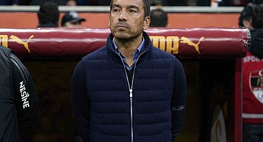 Giovanni van Bronckhorst'tan tek değişiklik
