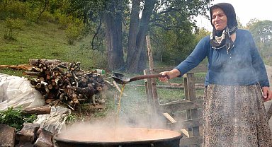 Giresun'da kadınlar yazın bolluğunu kışa taşıyor