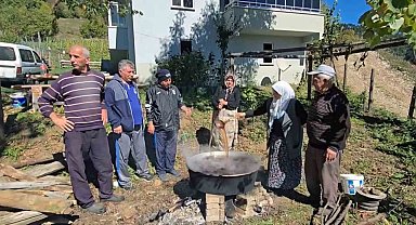 Giresun'un Kulakkaya Yaylası'nda geleneksel armut pekmezi yapımı başladı