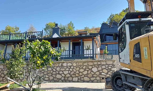 Gökçeören'de kaçak bir villa daha yıkıldı