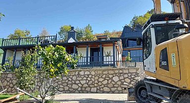 Gökçeören'de kaçak bir villa daha yıkıldı