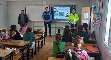 Gölbaşı'nda öğrencilere trafik kuralları anlatılıyor