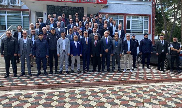 Gölpazarı'nda muhtarla bir araya geldi