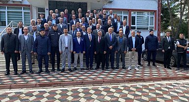 Gölpazarı'nda muhtarla bir araya geldi