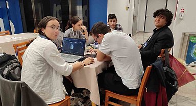 Güngören'de dünyanın en büyük Hackathon'u NASA Space Apps Challenge başladı