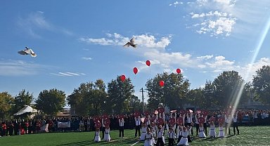 Güvercinler cumhuriyet için havalandı