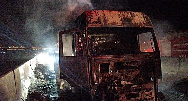 Hafriyat kamyonu alev alev yandı