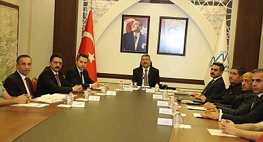 Hakkari Valisi Çelik: "Bin 800 kişilik kurtarma ekibi kurduk"