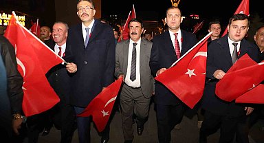 Hakkari'de 29 Ekim kortej yürüyüşüne yoğun ilgi