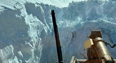 Hakkari'de kar kalınlığı bir metreyi buldu