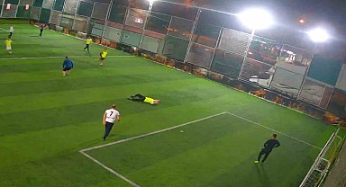 Halı saha maçında kalbine yenik düşen genç hayatını kaybetti