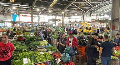 Halk pazarında fiyatlar düştü
