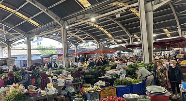 Halk pazarında fiyatlar yükseldi